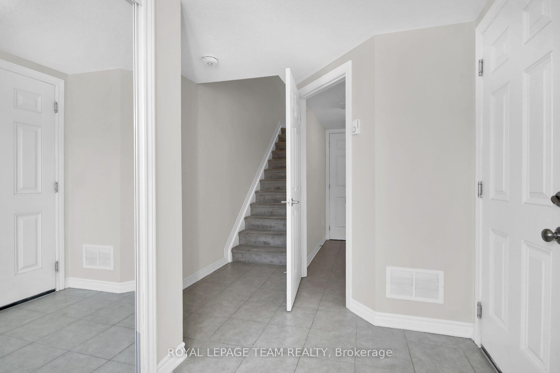 Photo 4 of 452 Riverboat Heights, Ottawa, Barrhaven - Half Moon Bay — HOMEH