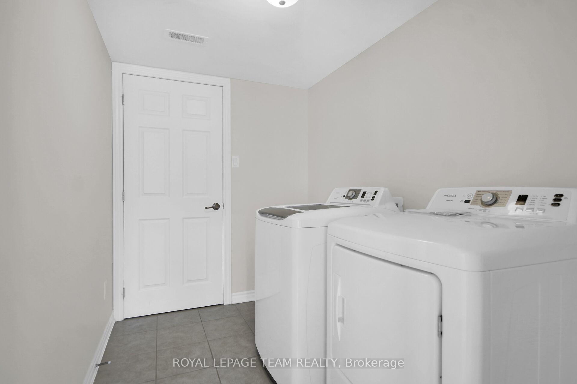 Photo 5 of 452 Riverboat Heights, Ottawa, Barrhaven - Half Moon Bay — HOMEH