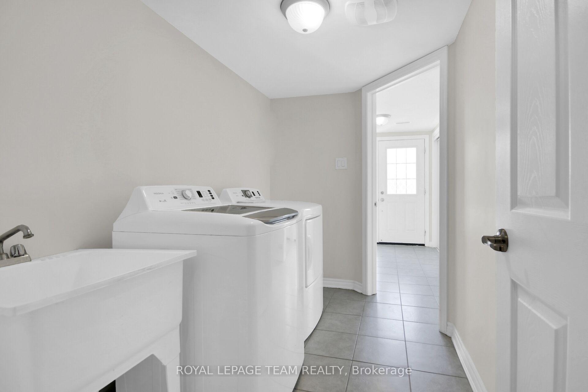 Photo 6 of 452 Riverboat Heights, Ottawa, Barrhaven - Half Moon Bay — HOMEH