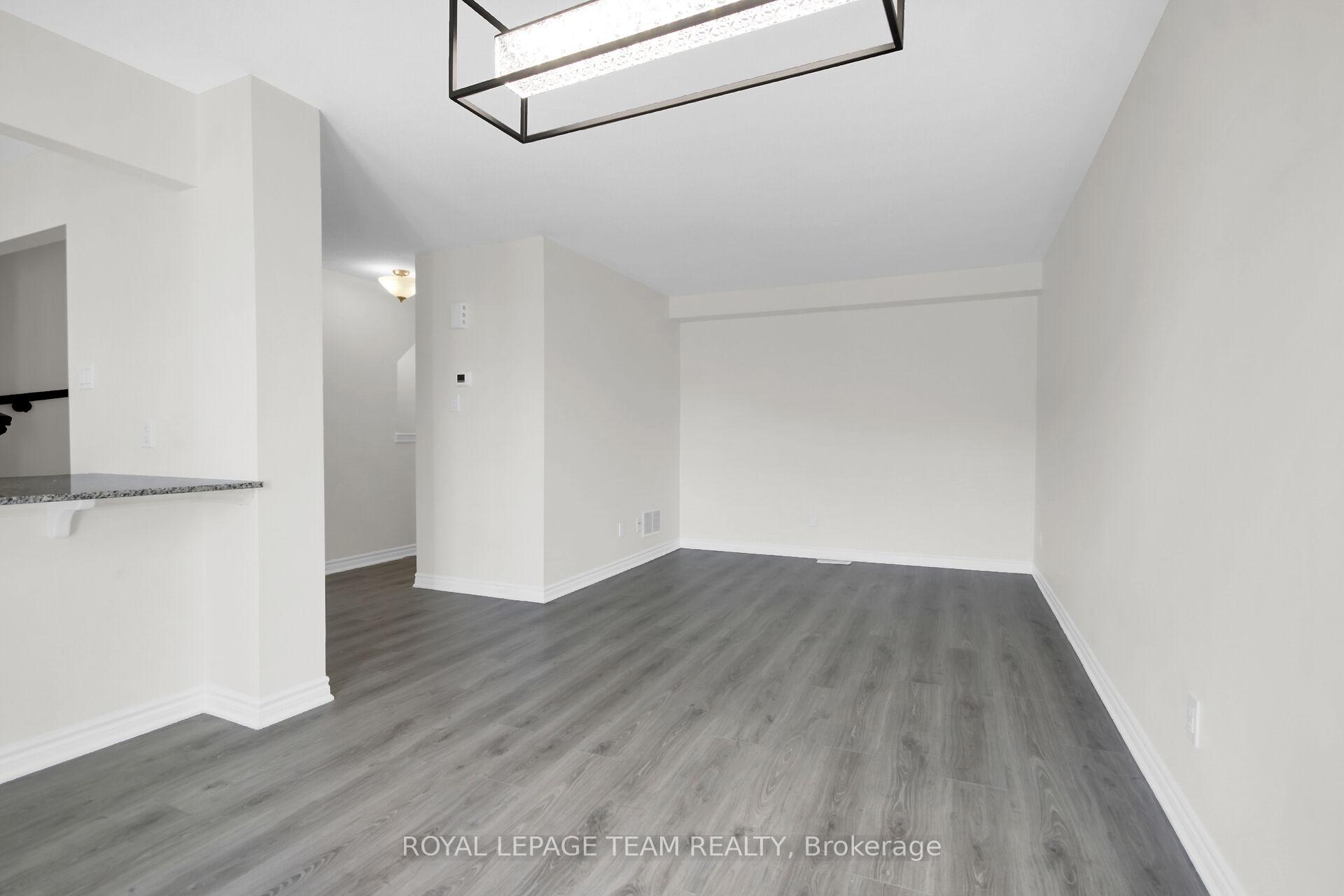 Photo 9 of 452 Riverboat Heights, Ottawa, Barrhaven - Half Moon Bay — HOMEH