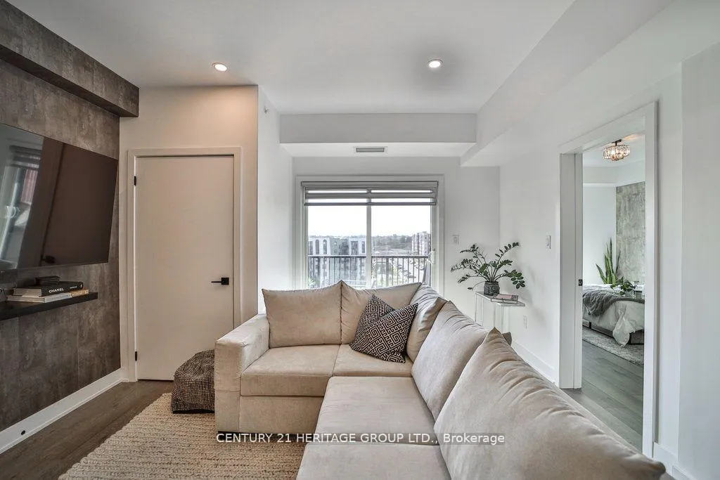 Photo 4 of Unit 607, 4 Spice Way S, Barrie, Innis-Shore — HOMEH