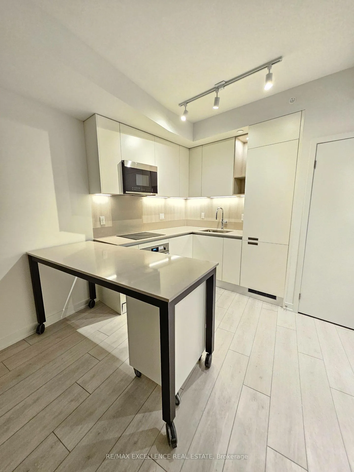 Photo 6 of Unit 2605, 39 Mary Street, Barrie, City Centre — HOMEH