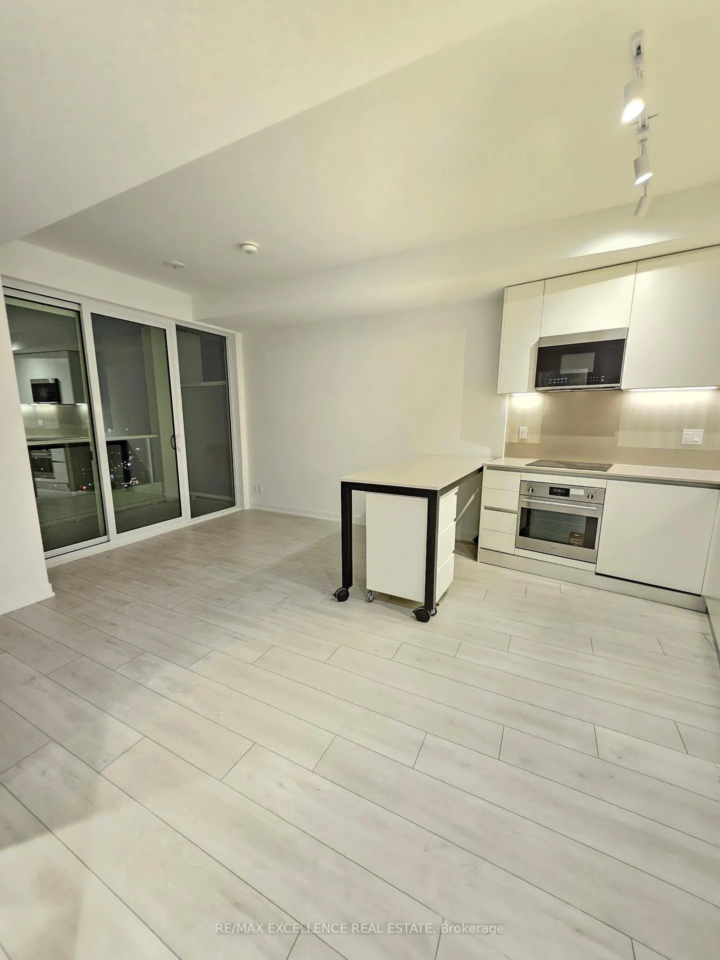 Photo 8 of Unit 2605, 39 Mary Street, Barrie, City Centre — HOMEH