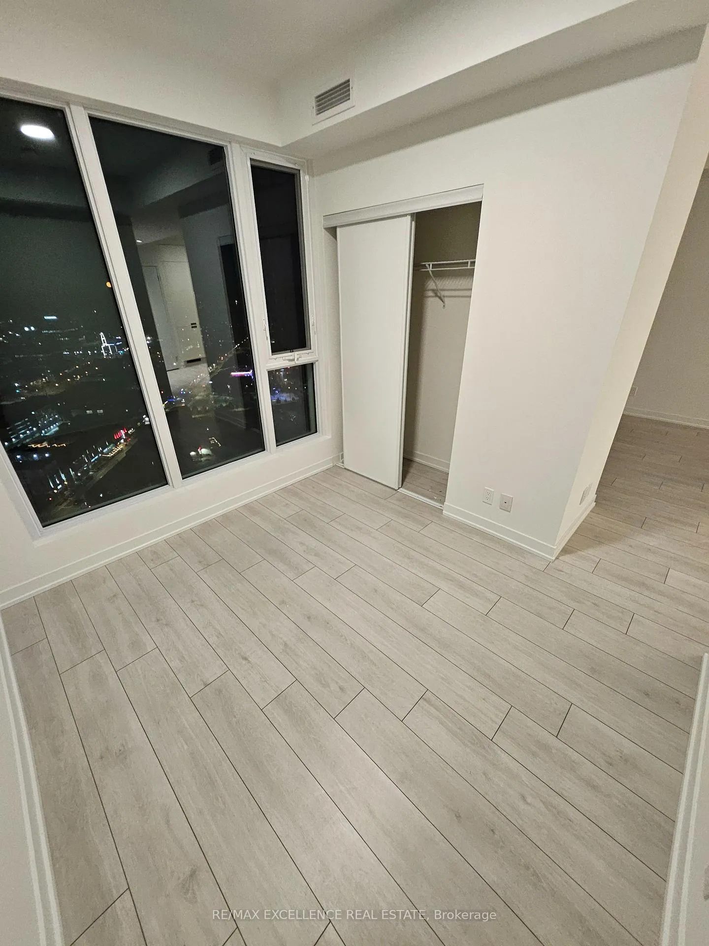 Photo 11 of Unit 2605, 39 Mary Street, Barrie, City Centre — HOMEH