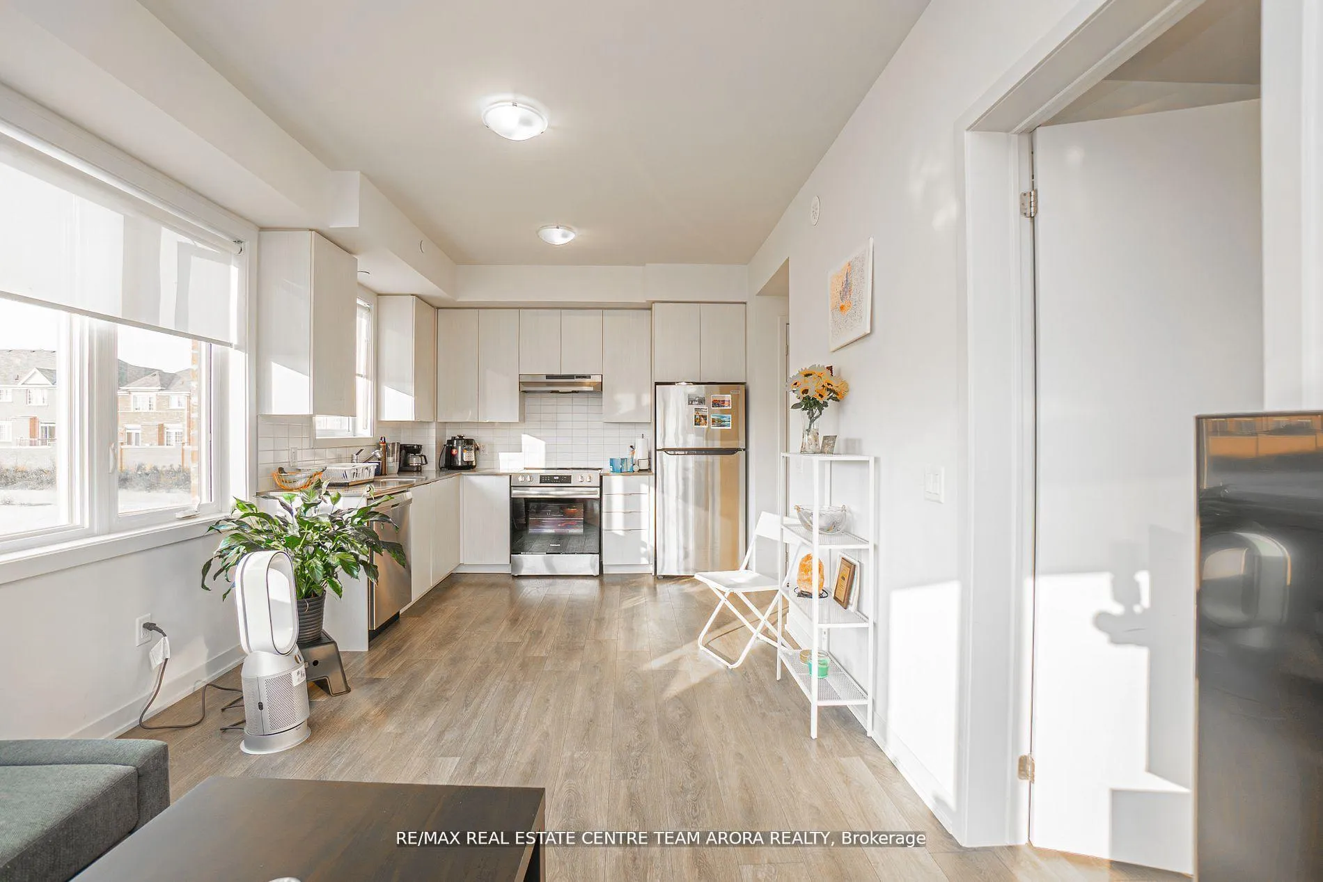 Photo 5 of Unit 213, 62 Sky Harbour Drive, Brampton, Bram West — HOMEH