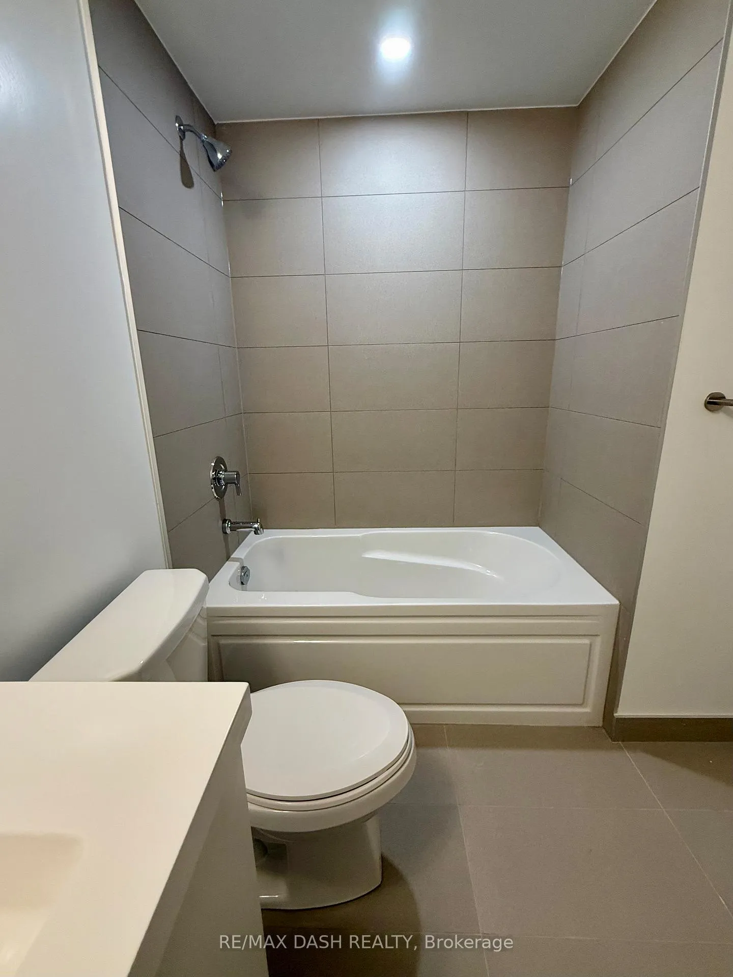 Photo 5 of Unit 430, 2545 Simcoe Street N, Oshawa, Windfields — HOMEH