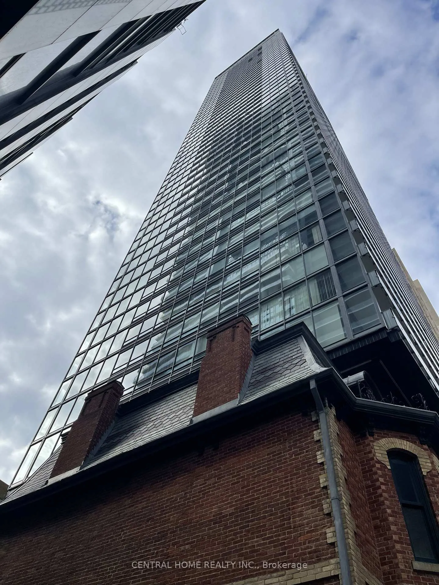 Front of Unit 505, 15 Grenville Street