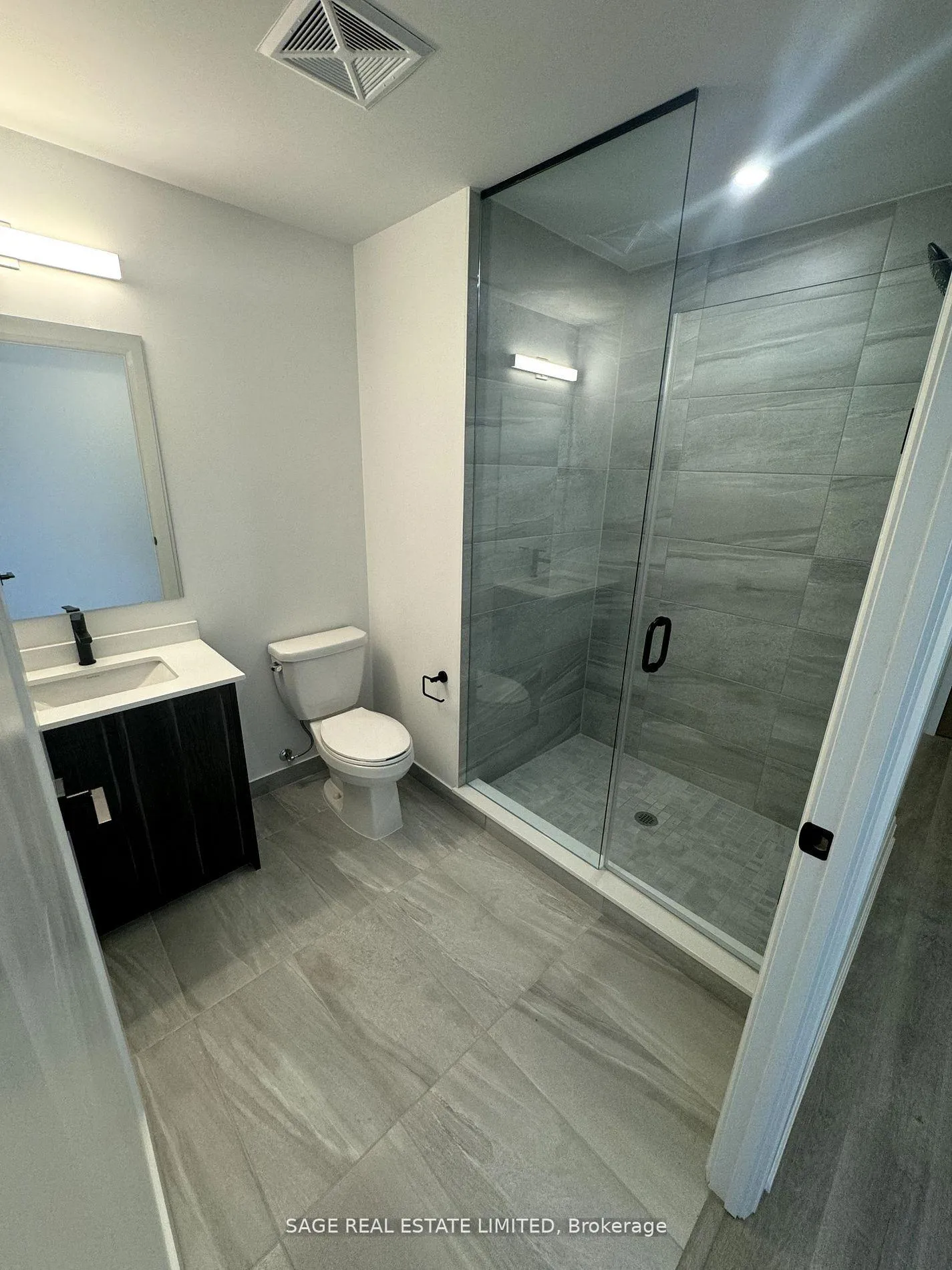 Photo 4 of Unit 802, 2369 Danforth Avenue, Toronto, East End-Danforth — HOMEH