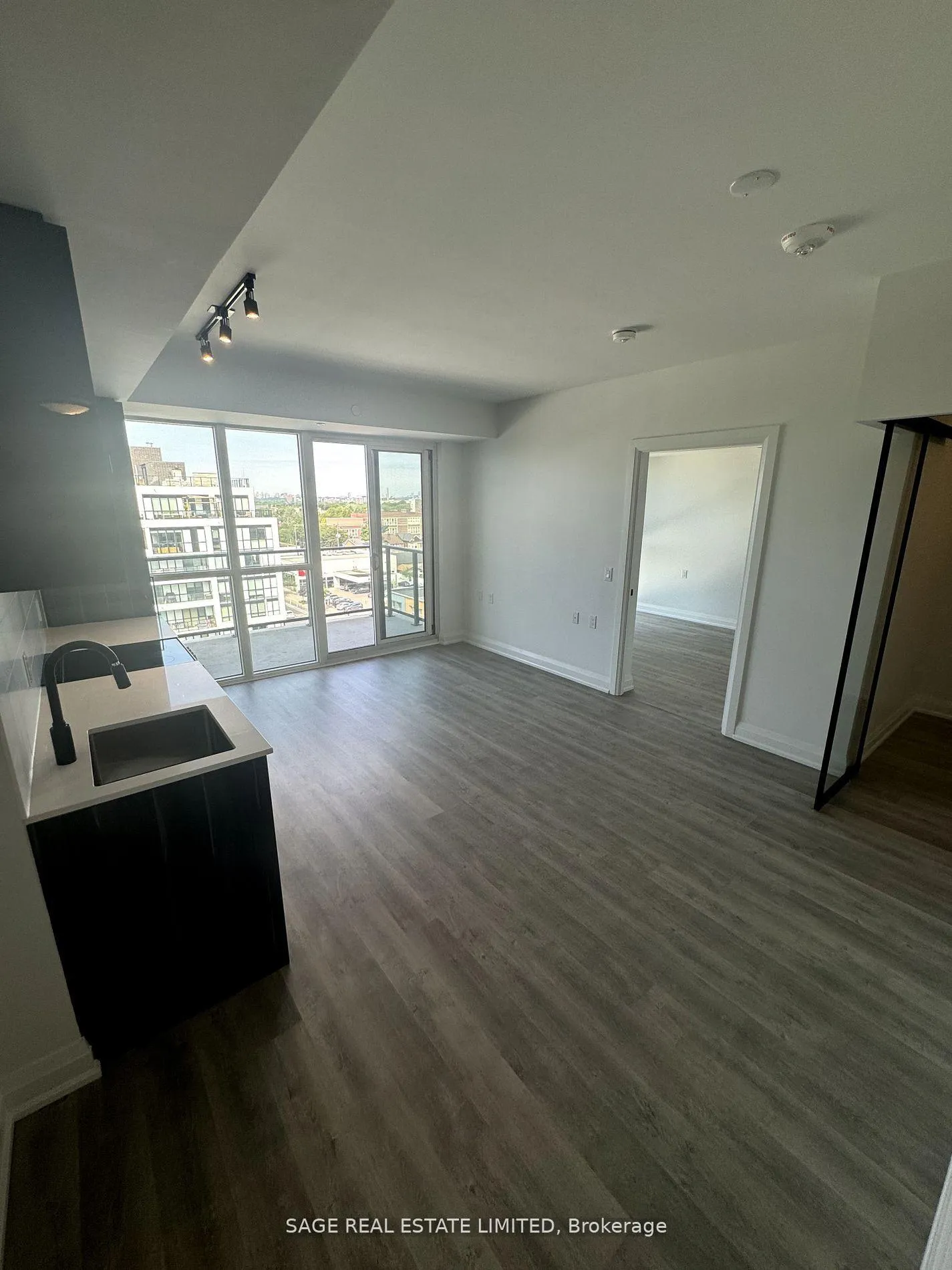 Photo 5 of Unit 802, 2369 Danforth Avenue, Toronto, East End-Danforth — HOMEH