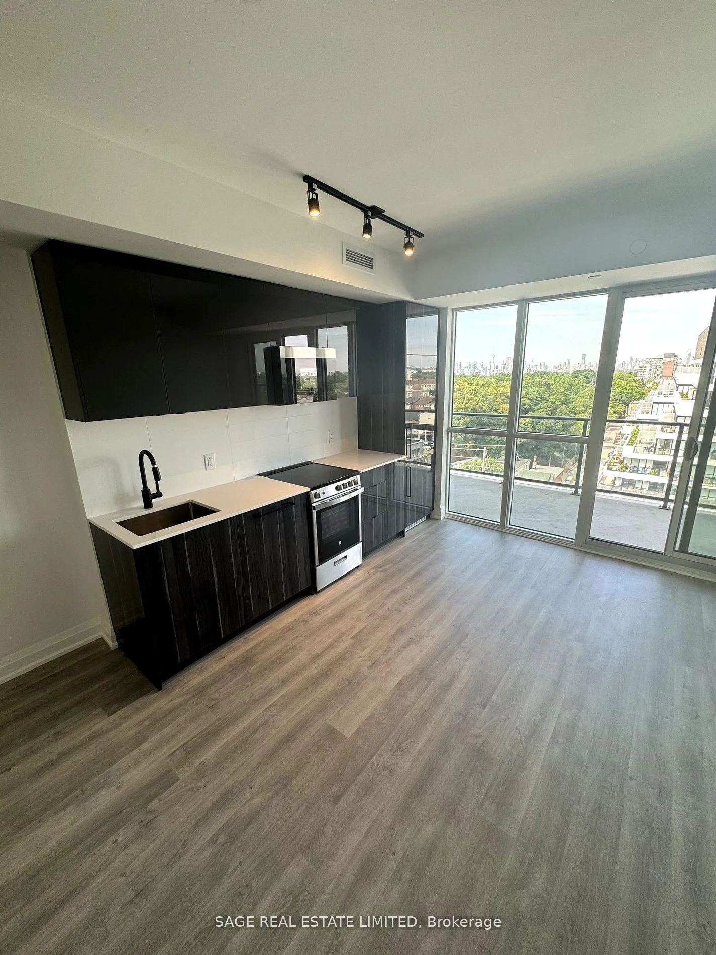 Photo 7 of Unit 802, 2369 Danforth Avenue, Toronto, East End-Danforth — HOMEH
