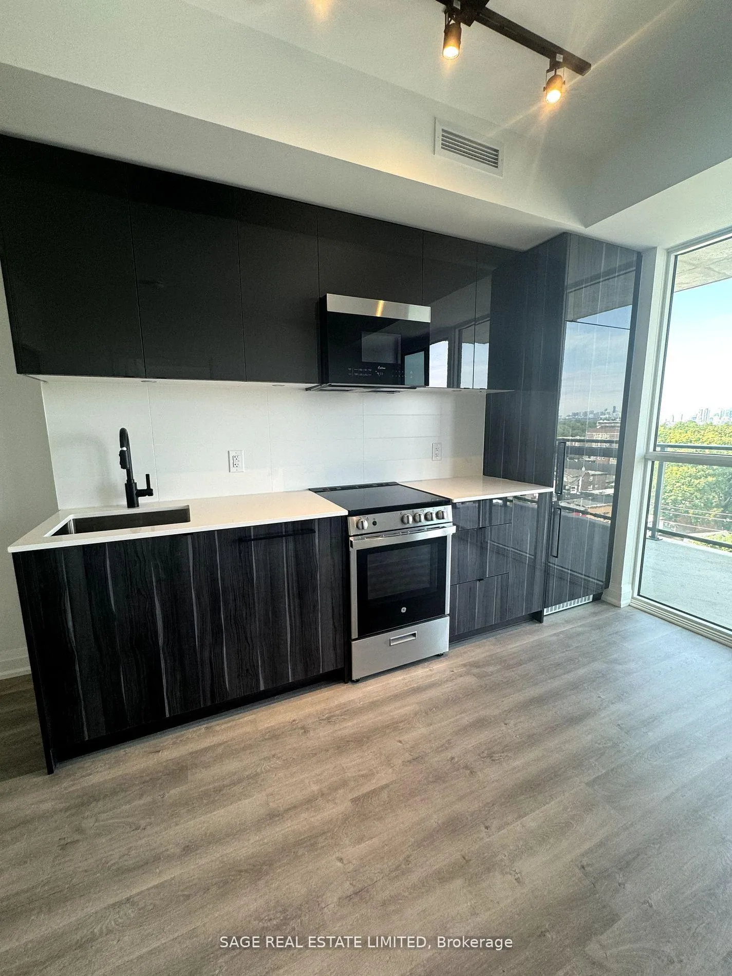 Photo 8 of Unit 802, 2369 Danforth Avenue, Toronto, East End-Danforth — HOMEH
