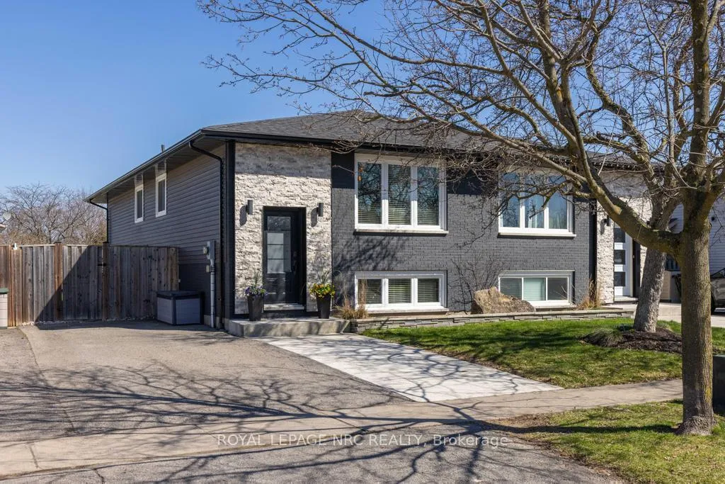 Photo 2 of 22 Fox Trail Drive, St. Catharines, Rykert/Vansickle — HOMEH