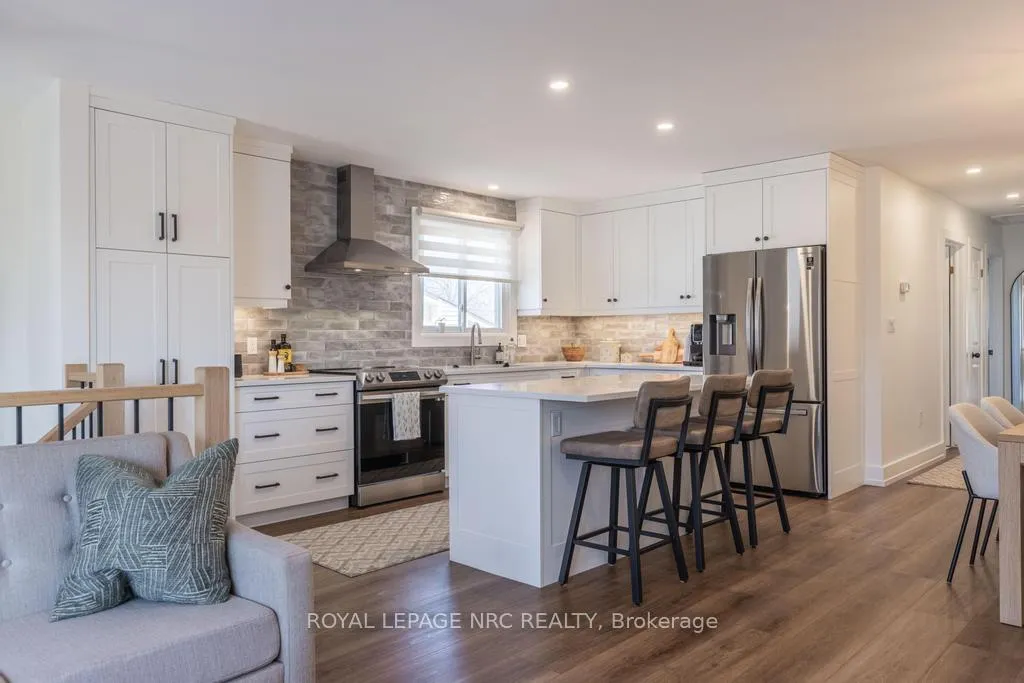 Photo 5 of 22 Fox Trail Drive, St. Catharines, Rykert/Vansickle — HOMEH
