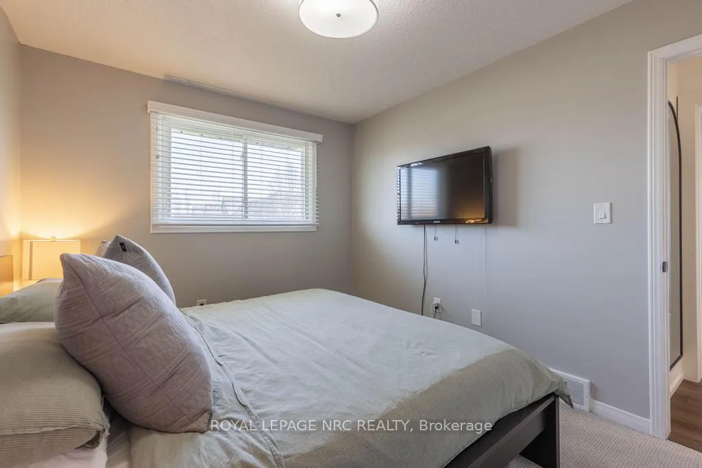 Photo 14 of 22 Fox Trail Drive, St. Catharines, Rykert/Vansickle — HOMEH