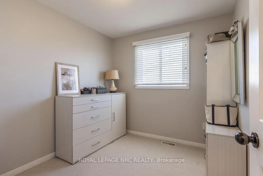 Photo 16 of 22 Fox Trail Drive, St. Catharines, Rykert/Vansickle — HOMEH