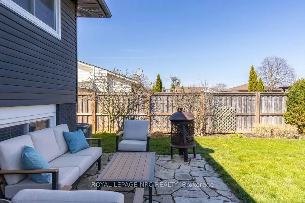Photo 25 of 22 Fox Trail Drive, St. Catharines, Rykert/Vansickle — HOMEH