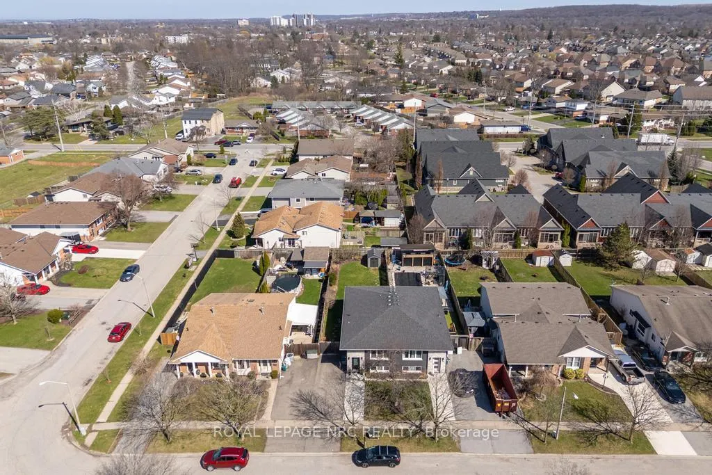 Photo 29 of 22 Fox Trail Drive, St. Catharines, Rykert/Vansickle — HOMEH