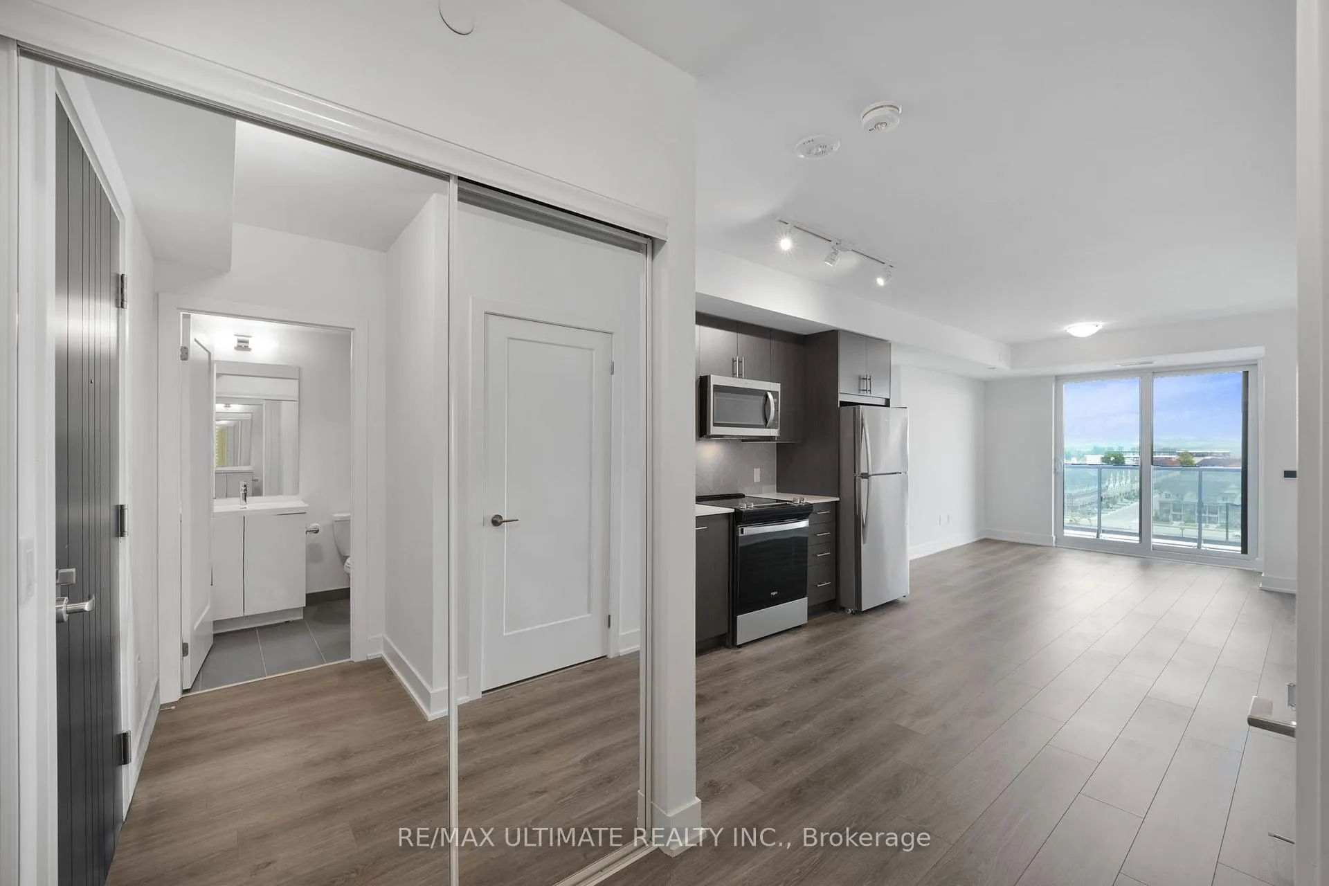 Front of Unit 718, 2545 Simcoe Street N