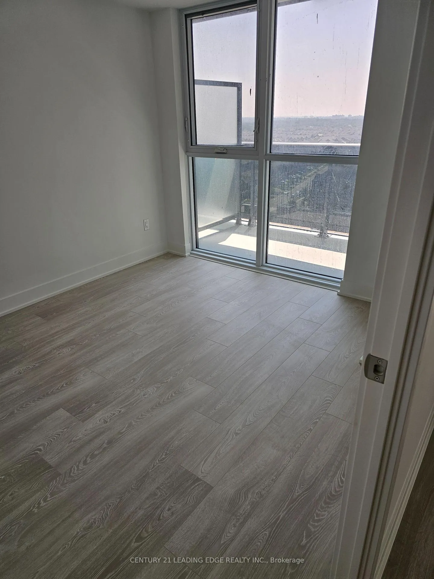 Photo 5 of Unit 1125, 2545 Simcoe Street N, Oshawa, Windfields — HOMEH
