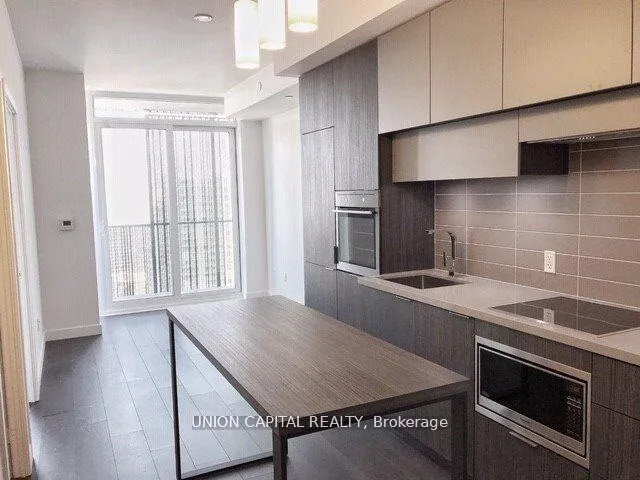 Front of Unit 3109, 8 Eglinton Avenue E