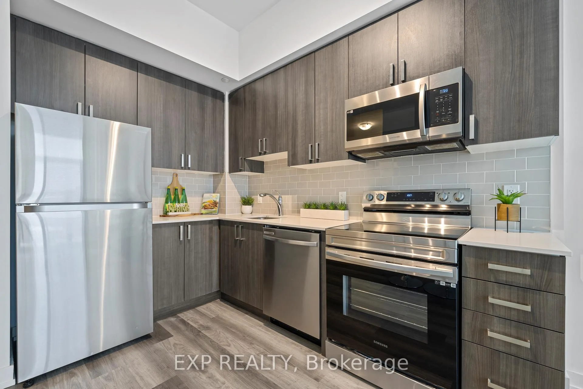 Photo 4 of Unit 1702, 1480 Bayly Street, Pickering, Bay Ridges — HOMEH