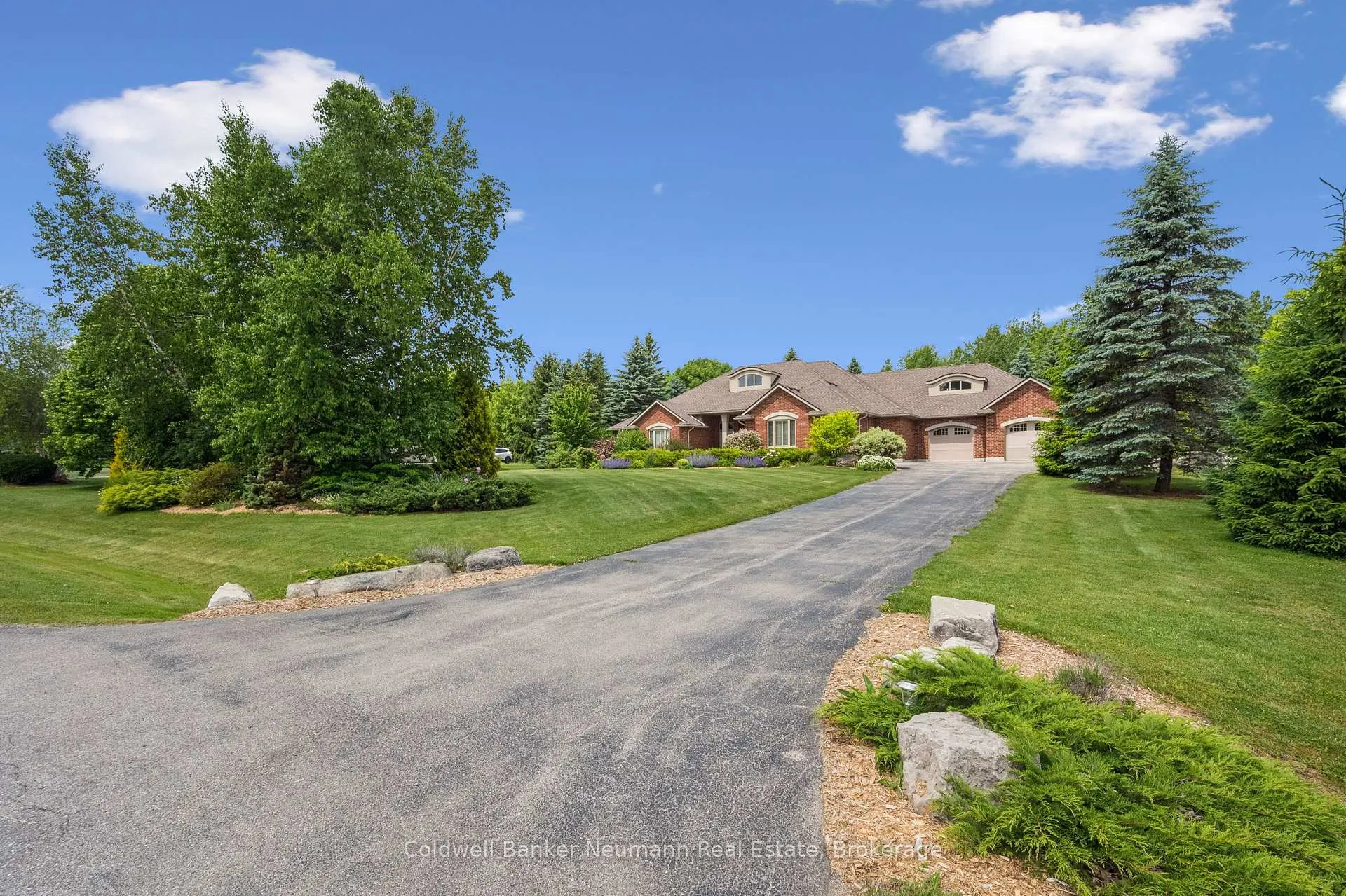 Photo 2 of 10 Deer View Ridge, Puslinch, Rural Puslinch East — HOMEH
