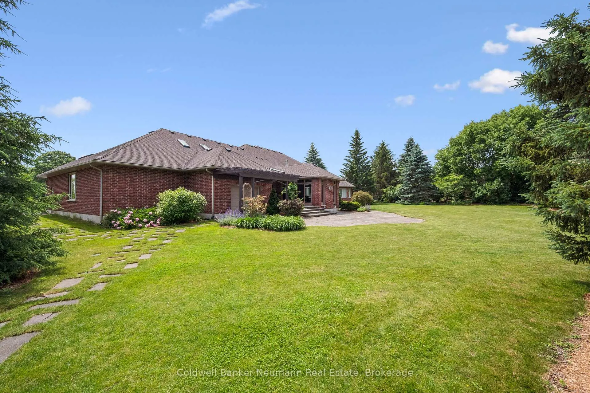 Photo 4 of 10 Deer View Ridge, Puslinch, Rural Puslinch East — HOMEH