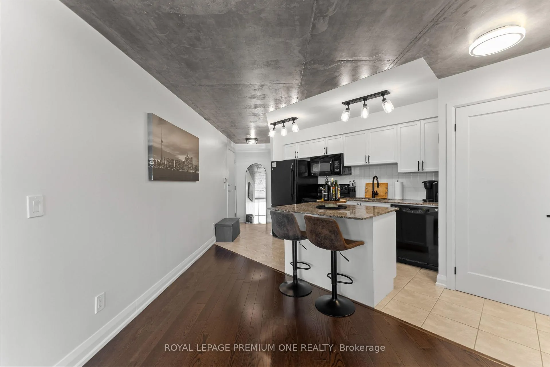 Photo 4 of Unit 311, 340 Watson Street W, Whitby, Port Whitby — HOMEH