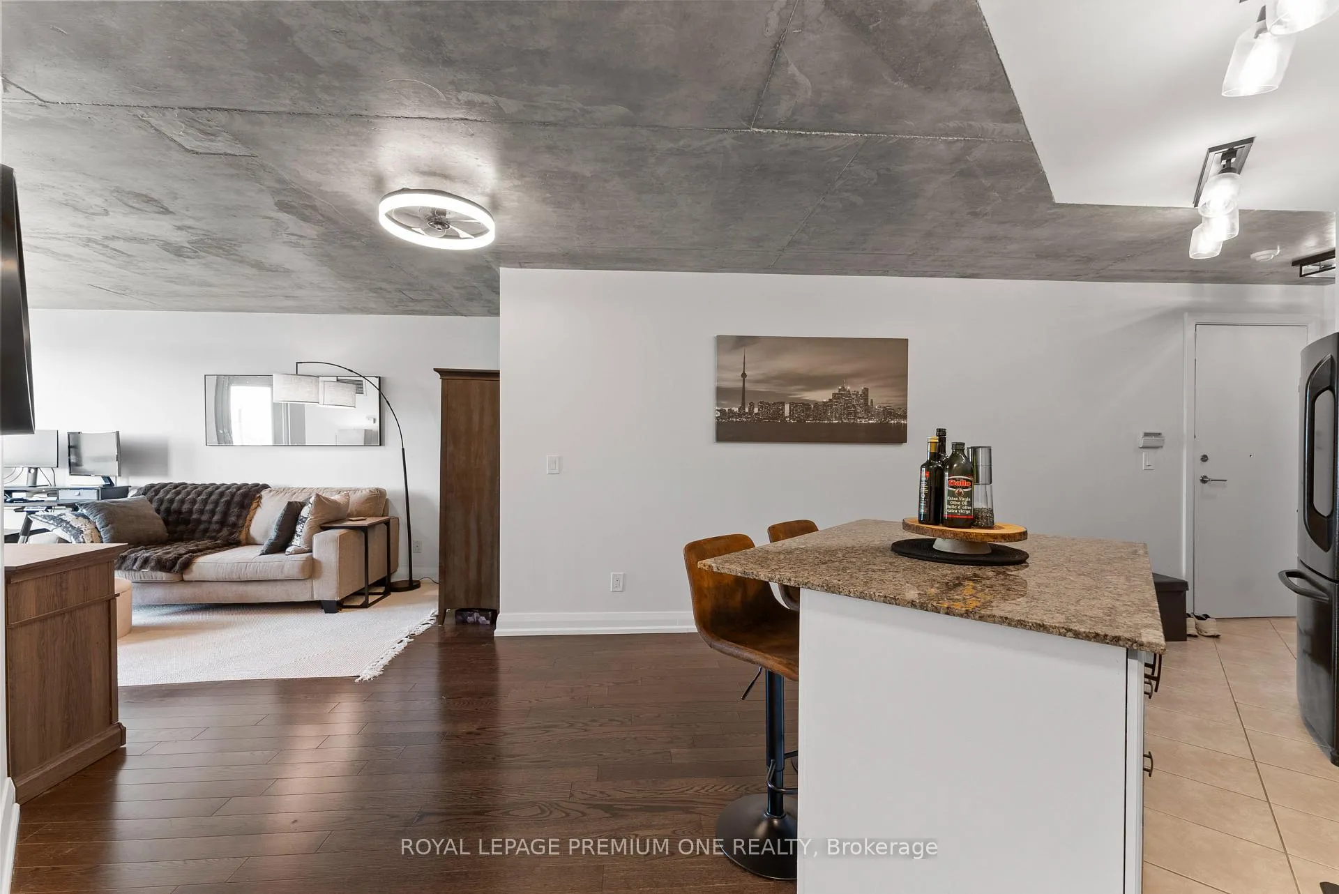 Photo 7 of Unit 311, 340 Watson Street W, Whitby, Port Whitby — HOMEH