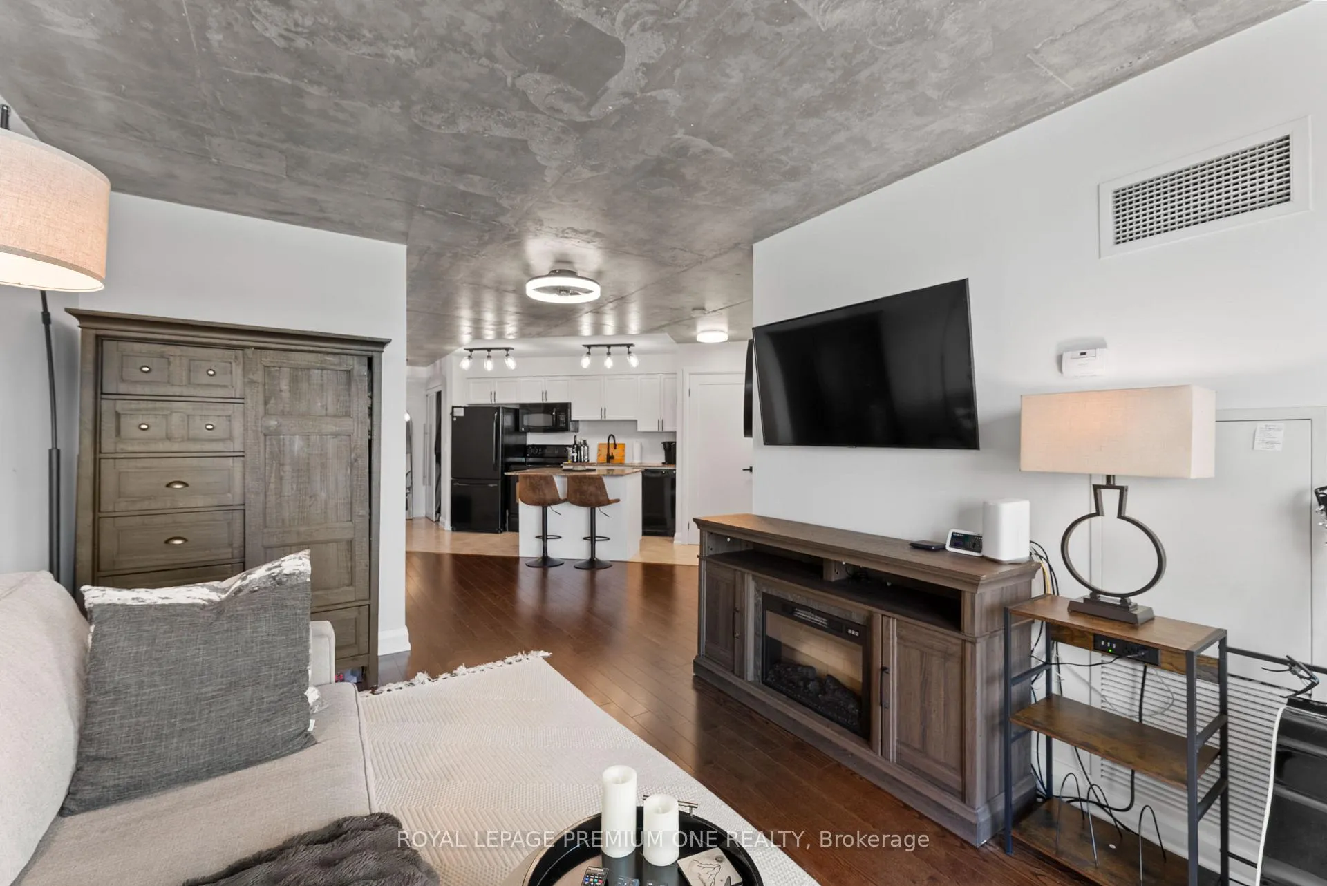 Photo 8 of Unit 311, 340 Watson Street W, Whitby, Port Whitby — HOMEH