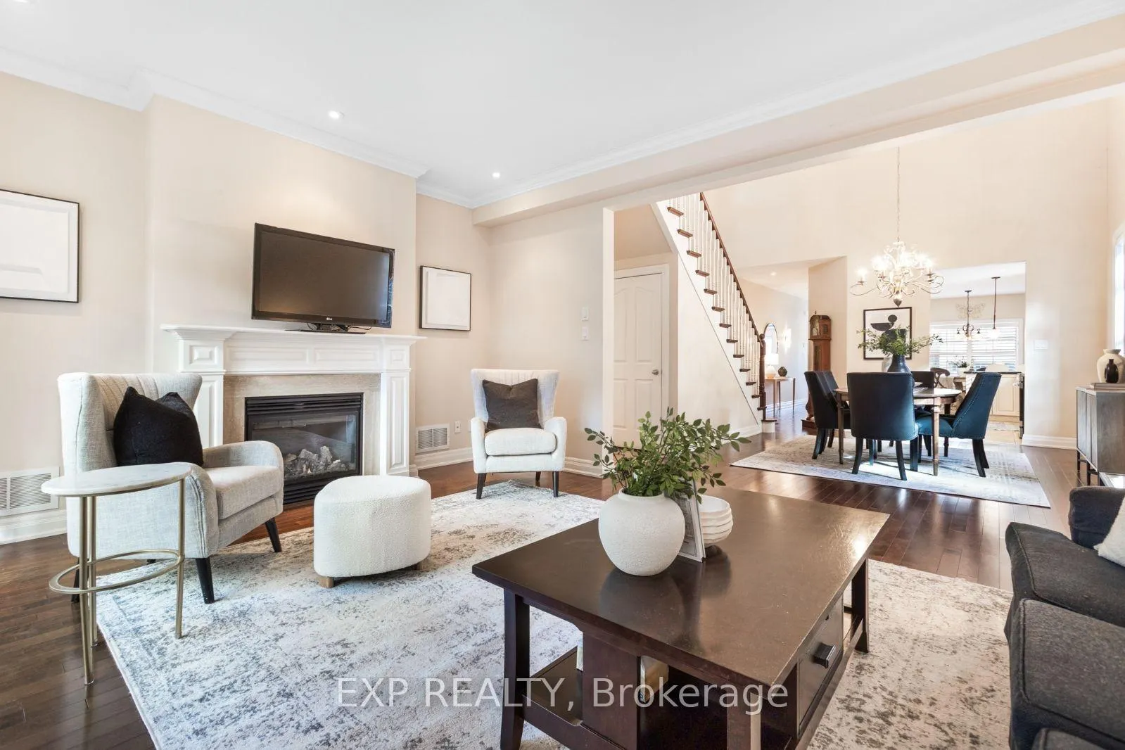 Photo 2 of 42 Butternut Grove Lane, Hamilton, Ancaster — HOMEH