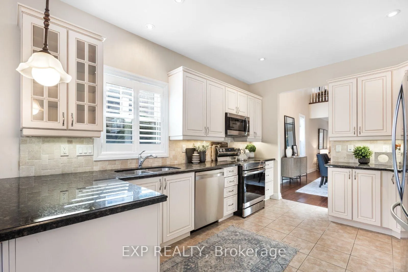 Photo 4 of 42 Butternut Grove Lane, Hamilton, Ancaster — HOMEH