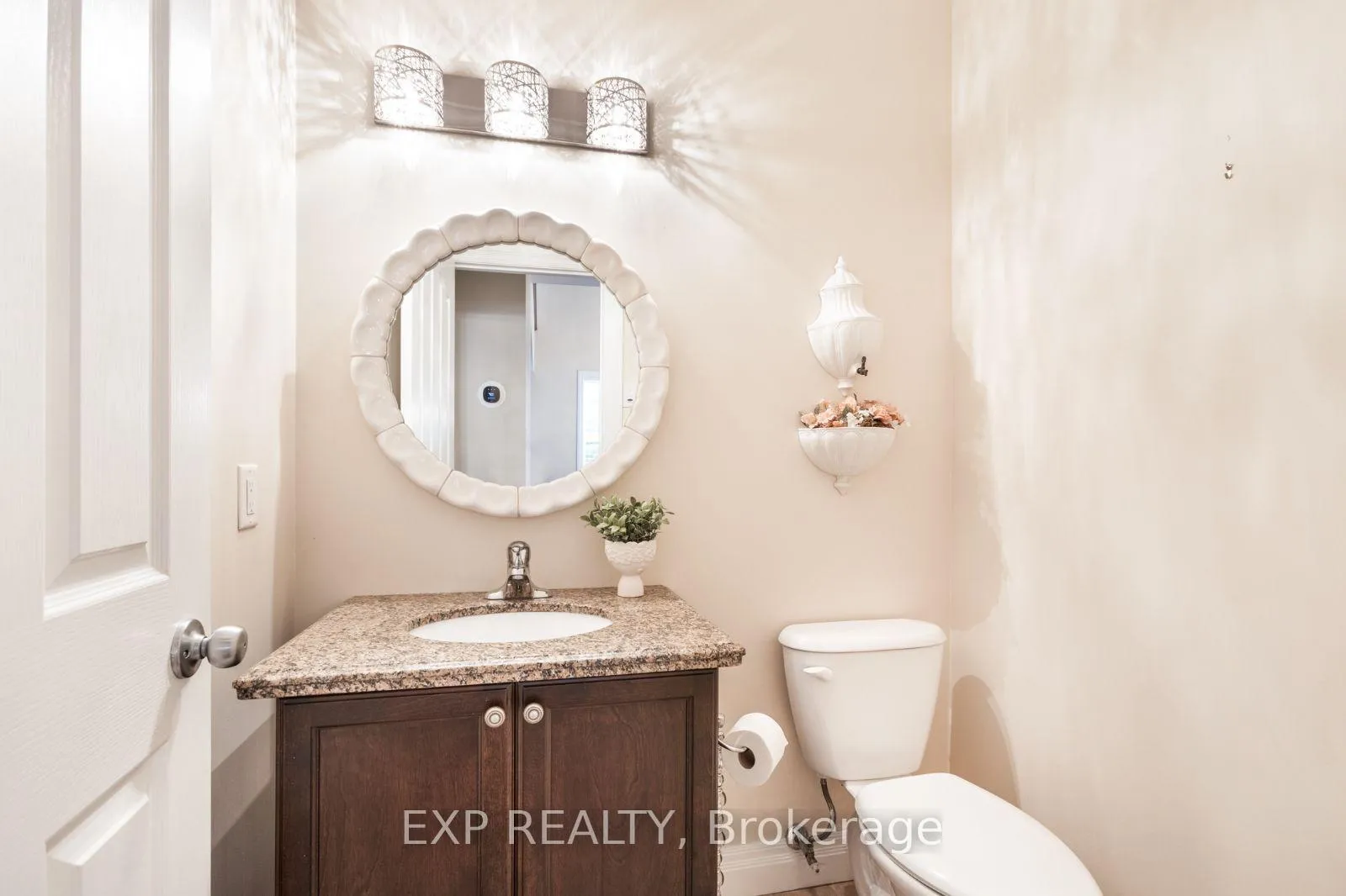 Photo 6 of 42 Butternut Grove Lane, Hamilton, Ancaster — HOMEH