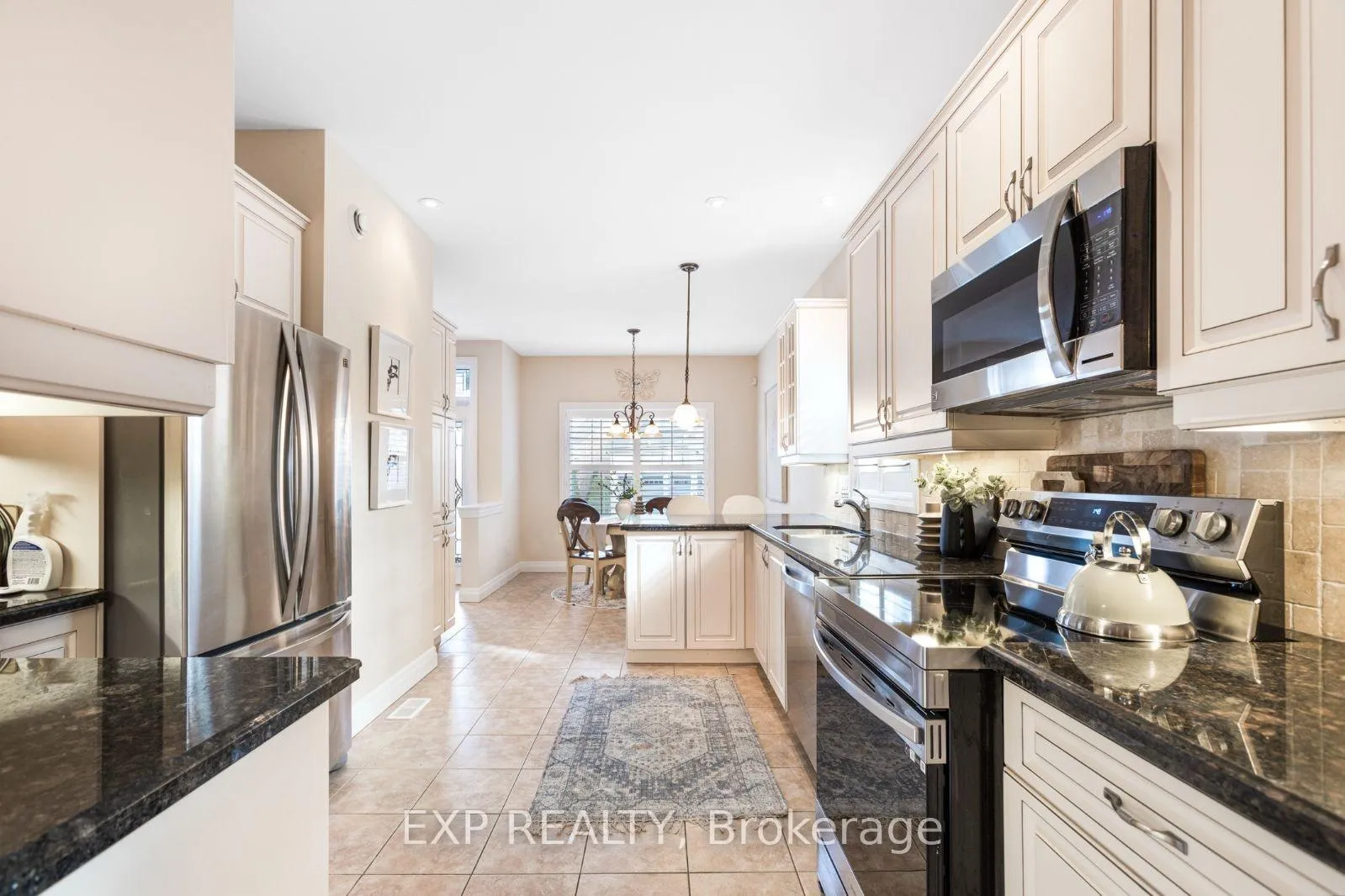 Photo 7 of 42 Butternut Grove Lane, Hamilton, Ancaster — HOMEH