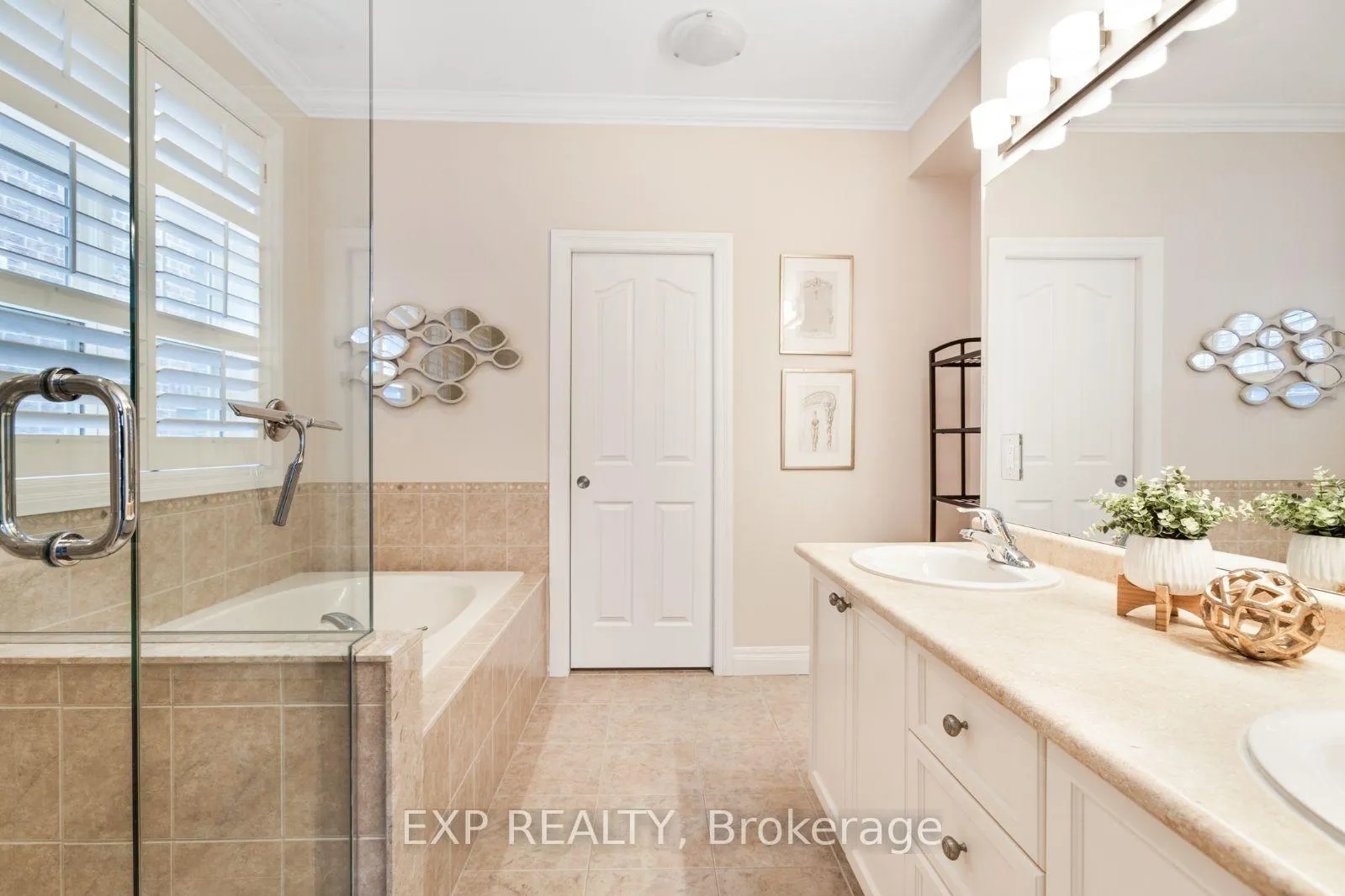 Photo 13 of 42 Butternut Grove Lane, Hamilton, Ancaster — HOMEH