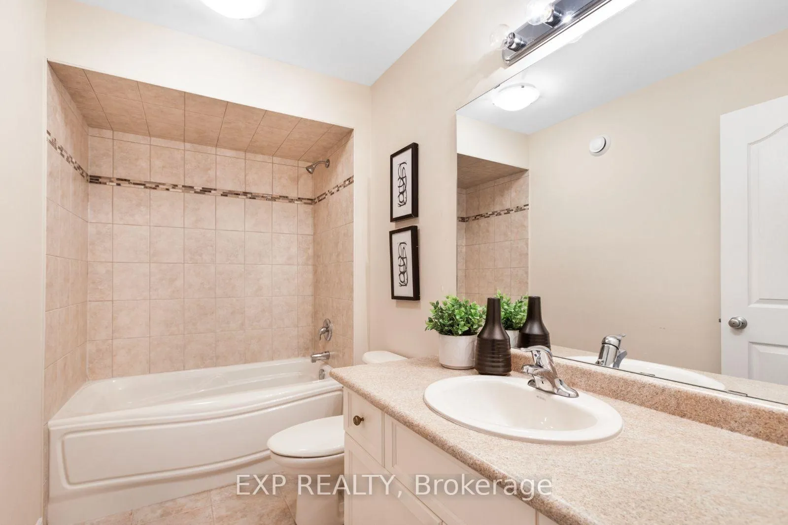 Photo 19 of 42 Butternut Grove Lane, Hamilton, Ancaster — HOMEH