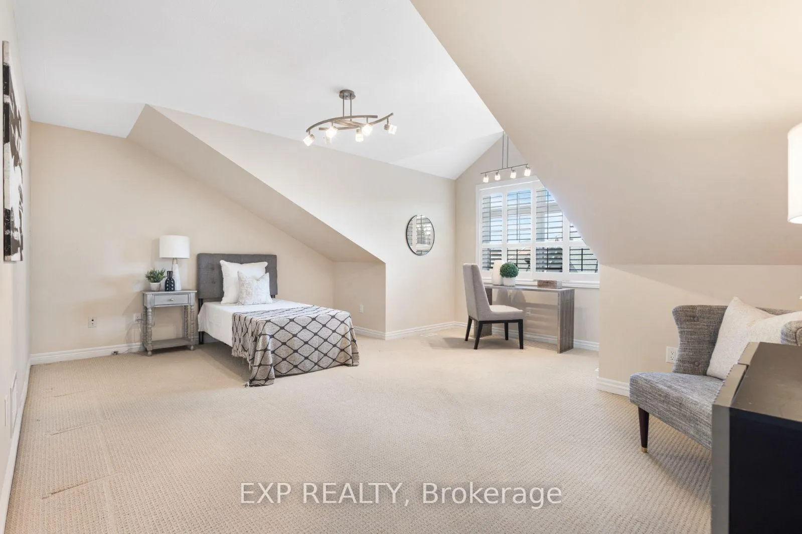 Photo 20 of 42 Butternut Grove Lane, Hamilton, Ancaster — HOMEH