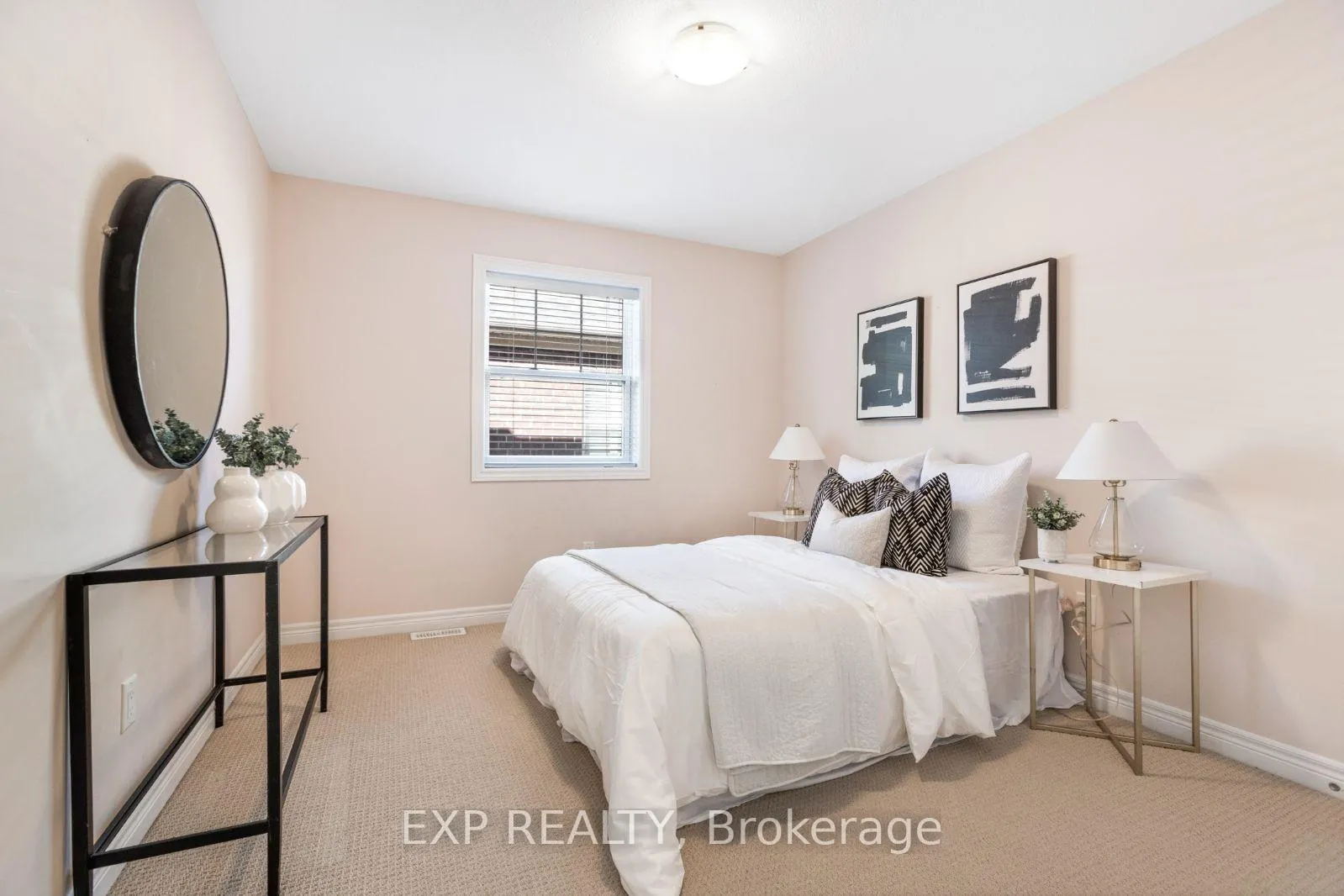 Photo 21 of 42 Butternut Grove Lane, Hamilton, Ancaster — HOMEH