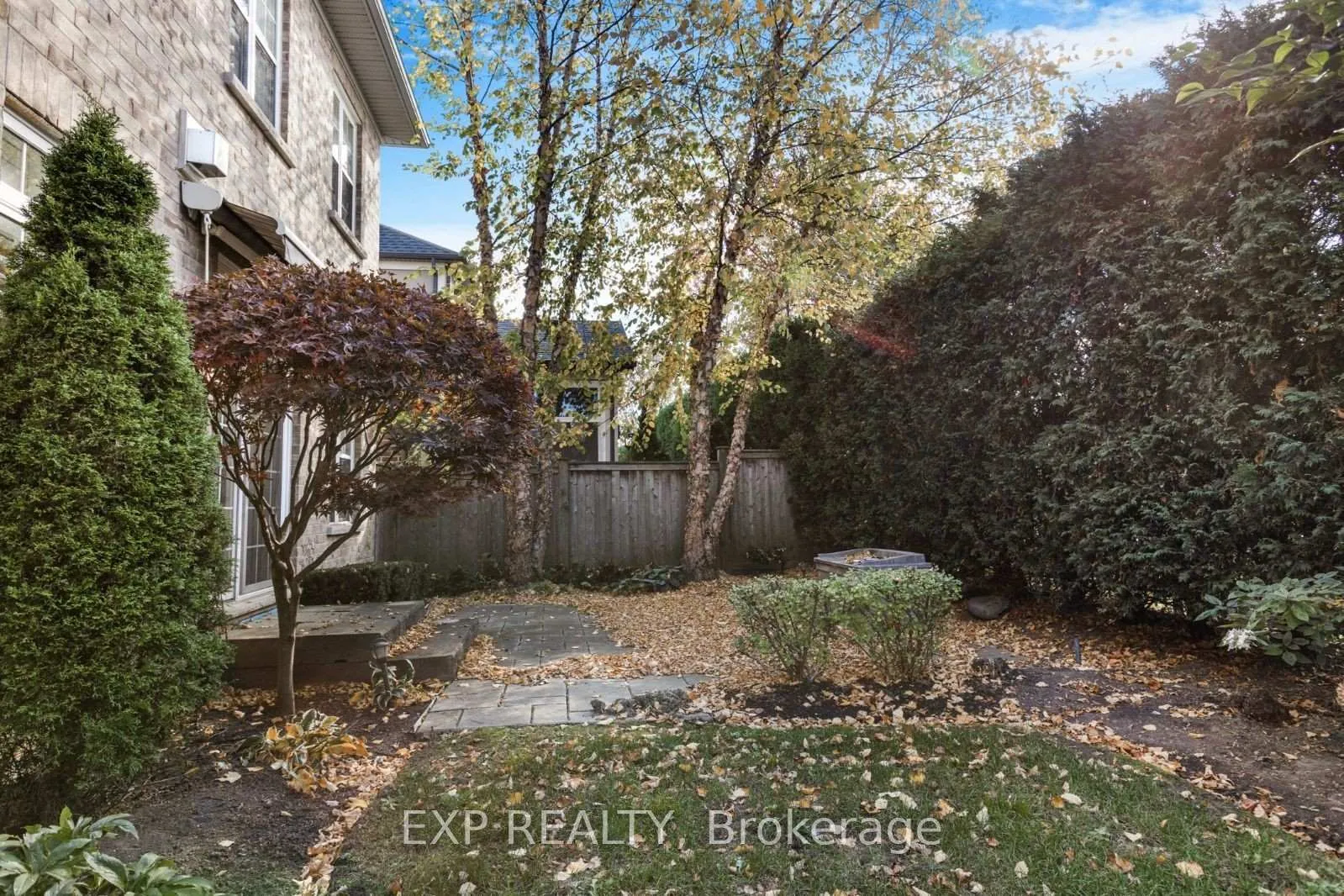 Photo 22 of 42 Butternut Grove Lane, Hamilton, Ancaster — HOMEH