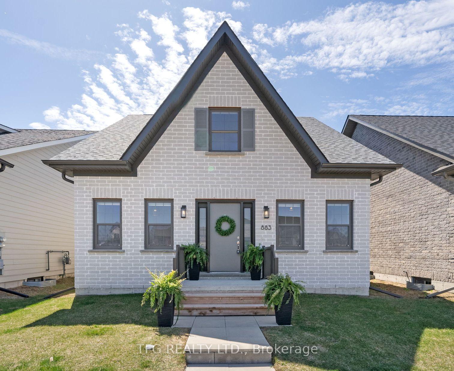 Front of 883 Ernest Allen Boulevard