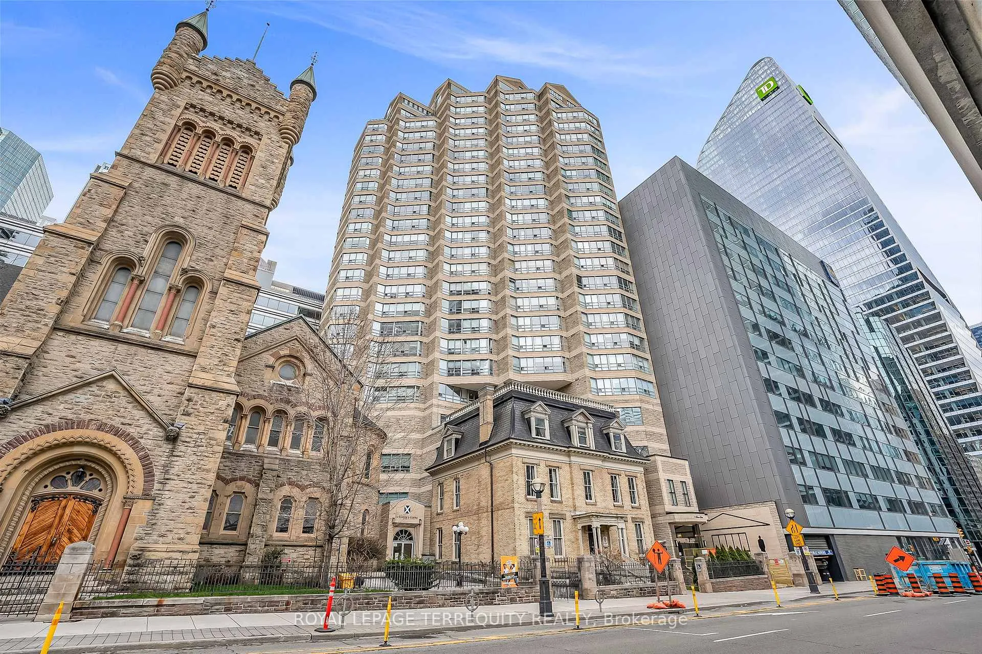 Photo 1 of Unit 2103, 71 Simcoe Street, Toronto, Waterfront Communities — HOMEH