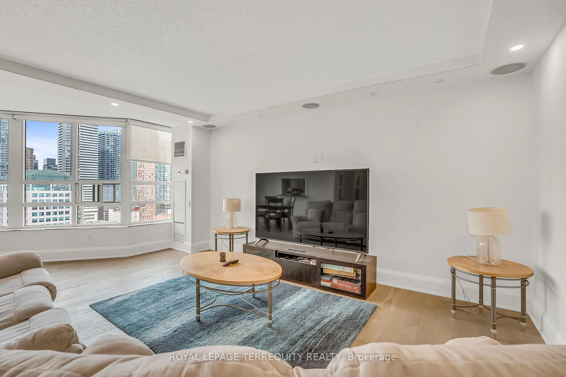 Photo 5 of Unit 2103, 71 Simcoe Street, Toronto, Waterfront Communities — HOMEH