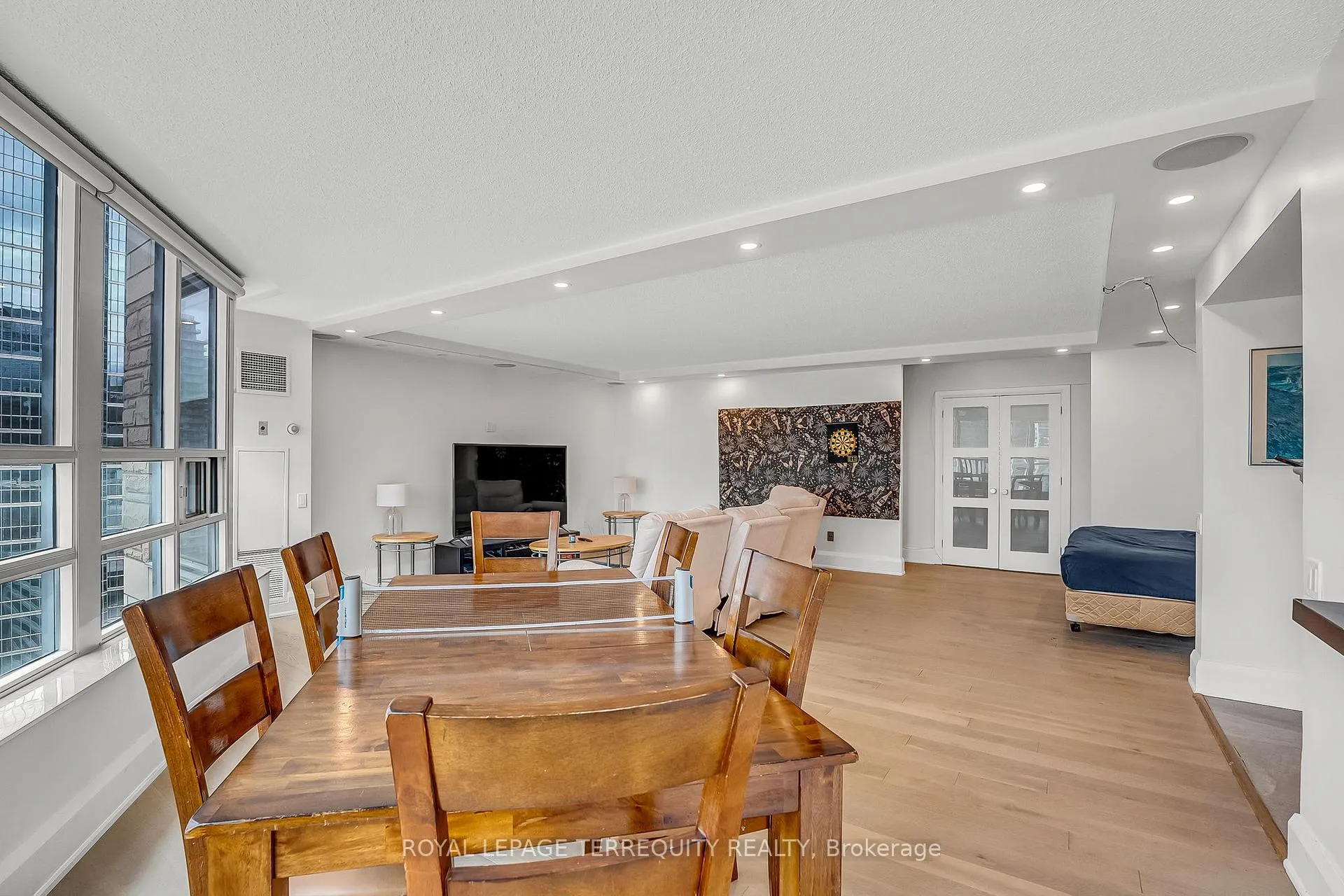 Photo 6 of Unit 2103, 71 Simcoe Street, Toronto, Waterfront Communities — HOMEH