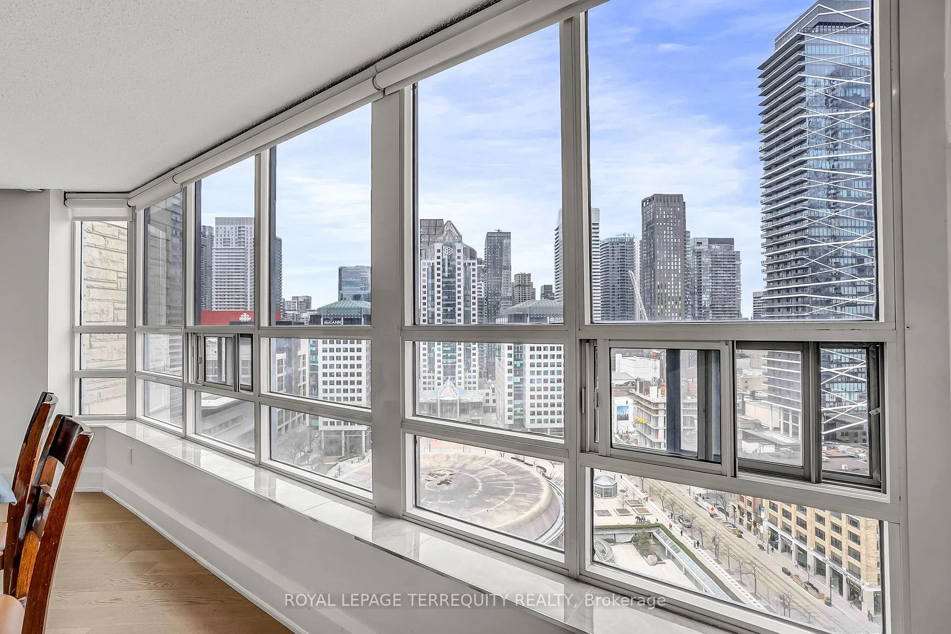 Photo 7 of Unit 2103, 71 Simcoe Street, Toronto, Waterfront Communities — HOMEH