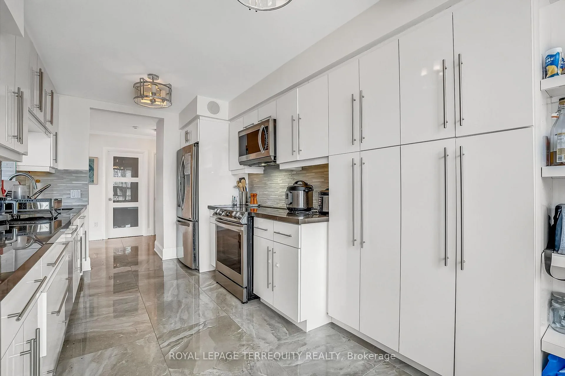 Photo 10 of Unit 2103, 71 Simcoe Street, Toronto, Waterfront Communities — HOMEH