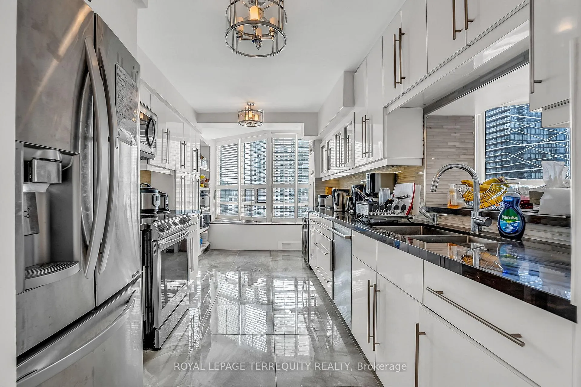 Photo 11 of Unit 2103, 71 Simcoe Street, Toronto, Waterfront Communities — HOMEH