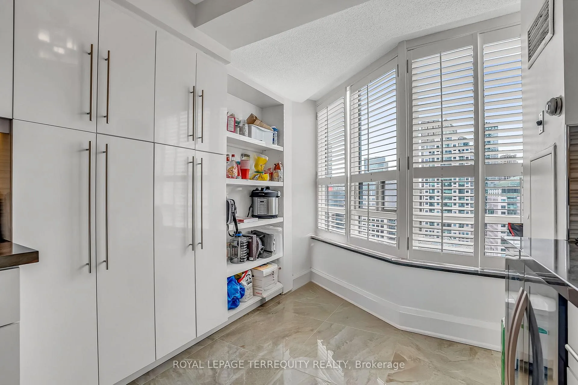 Photo 12 of Unit 2103, 71 Simcoe Street, Toronto, Waterfront Communities — HOMEH