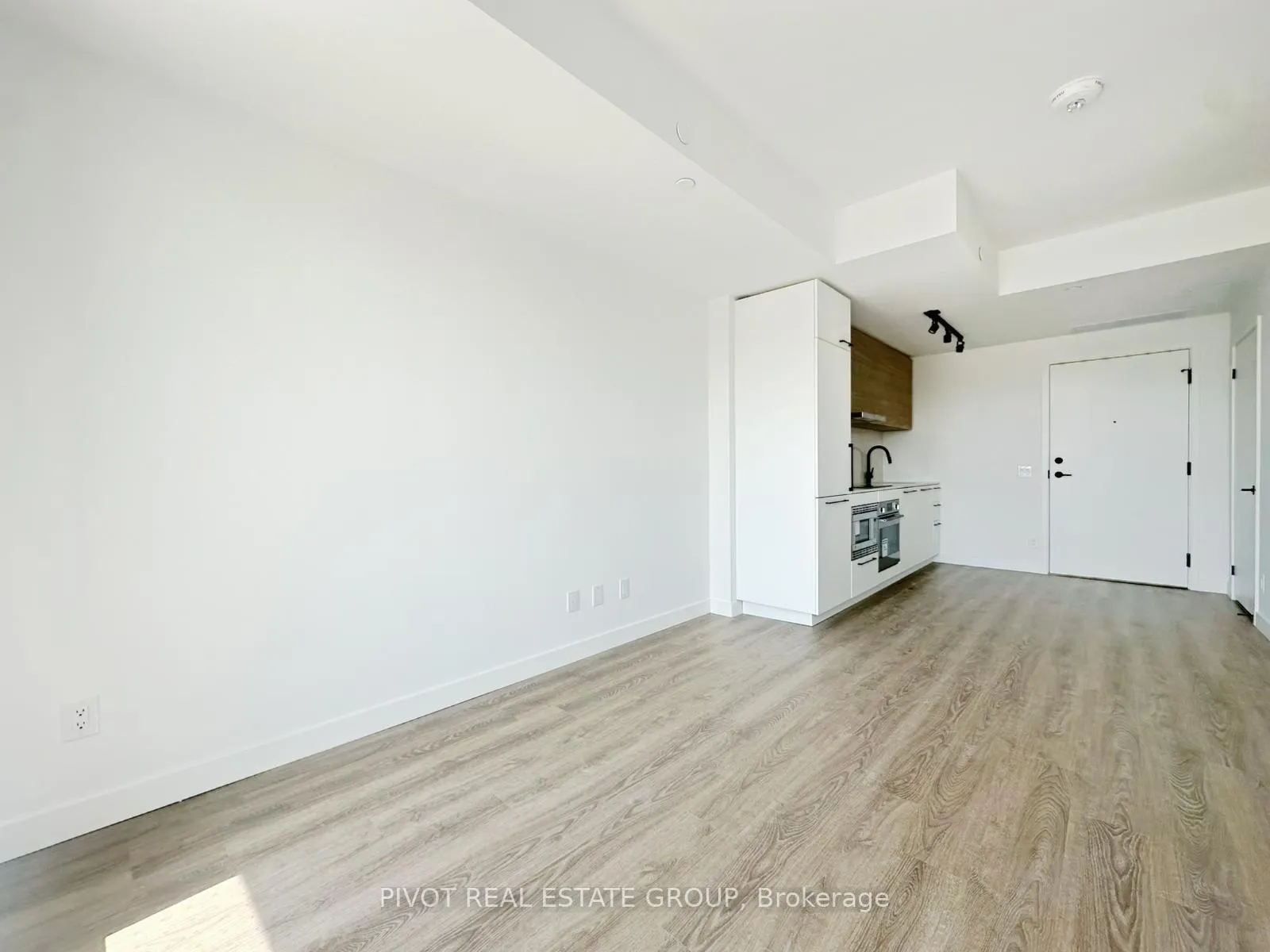 Photo 3 of Unit 516, 1050 Eastern Avenue, Toronto, The Beaches — HOMEH