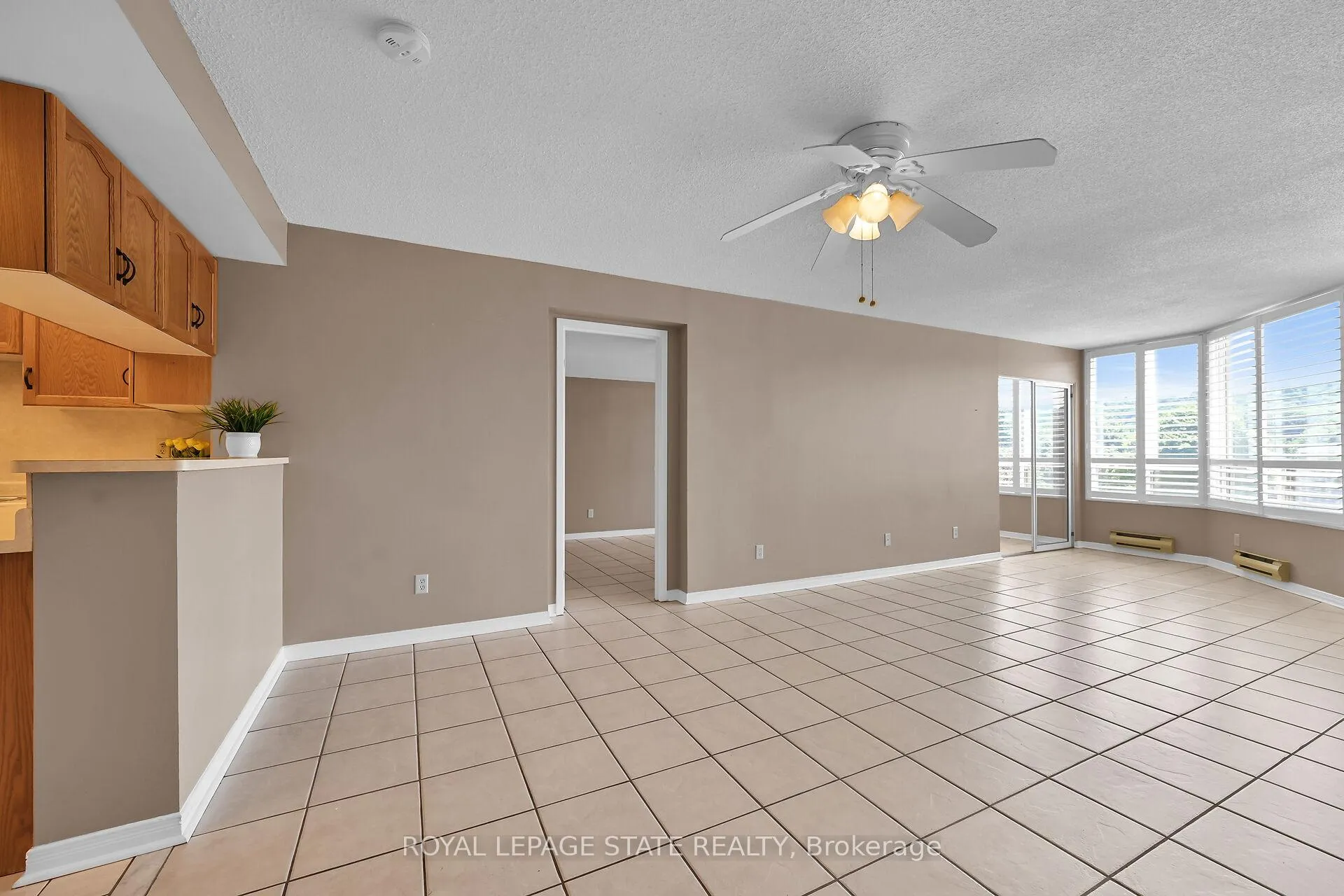 Photo 2 of Unit 302, 495 #8 Highway, Hamilton, Stoney Creek — HOMEH