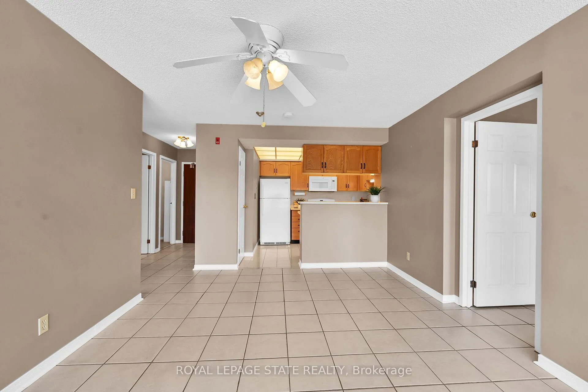 Photo 6 of Unit 302, 495 #8 Highway, Hamilton, Stoney Creek — HOMEH